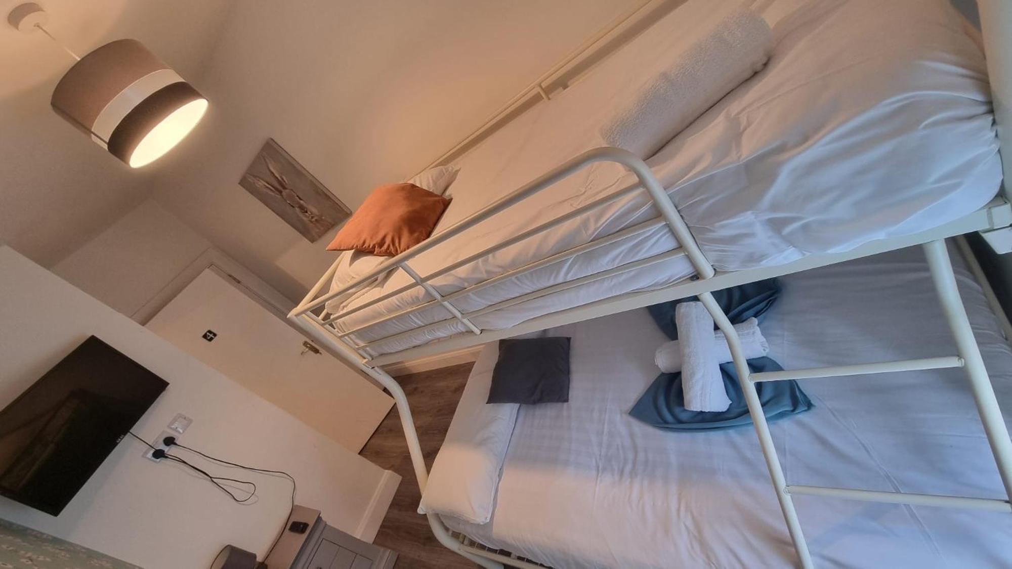 Eyre Square Lane Budget Rooms 戈尔韦 外观 照片
