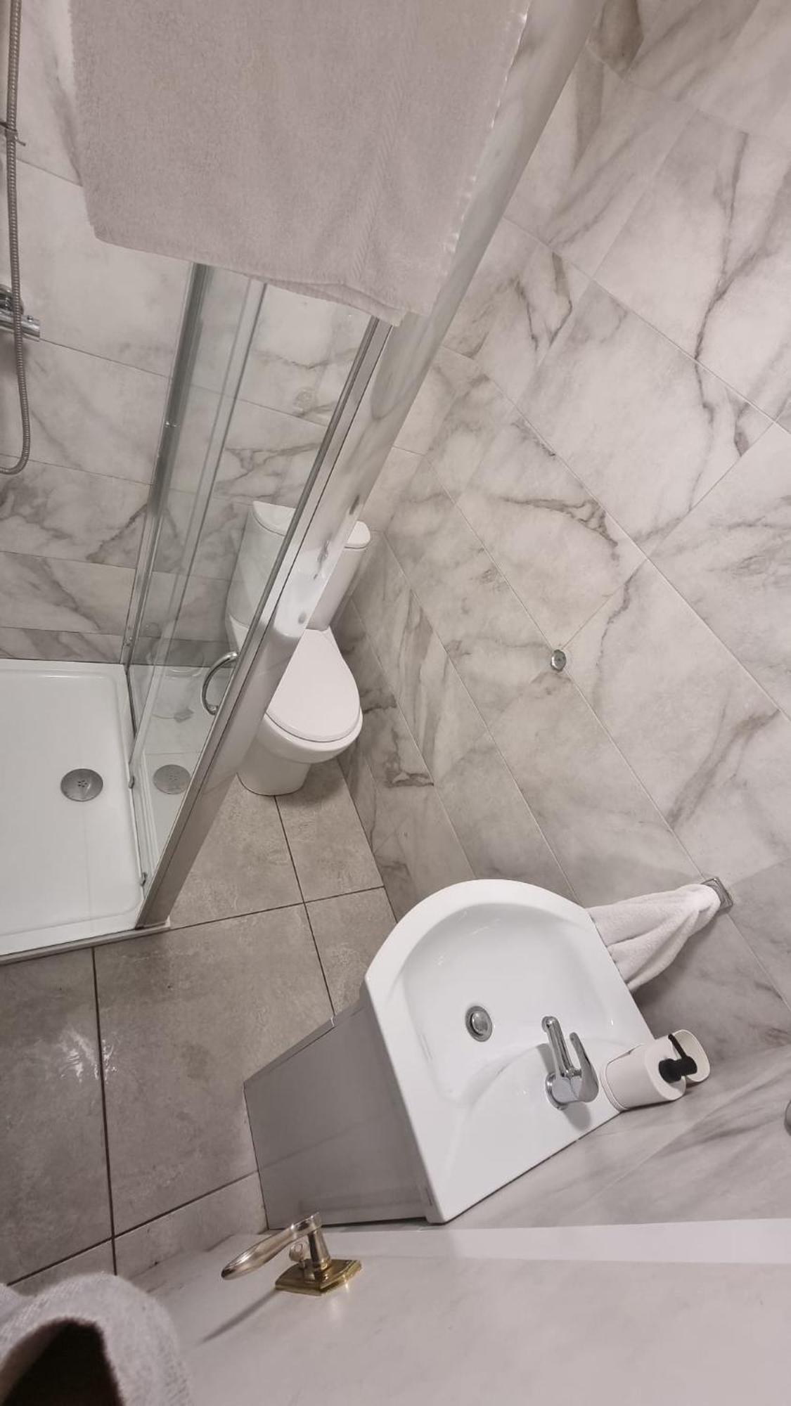 Eyre Square Lane Budget Rooms 戈尔韦 外观 照片