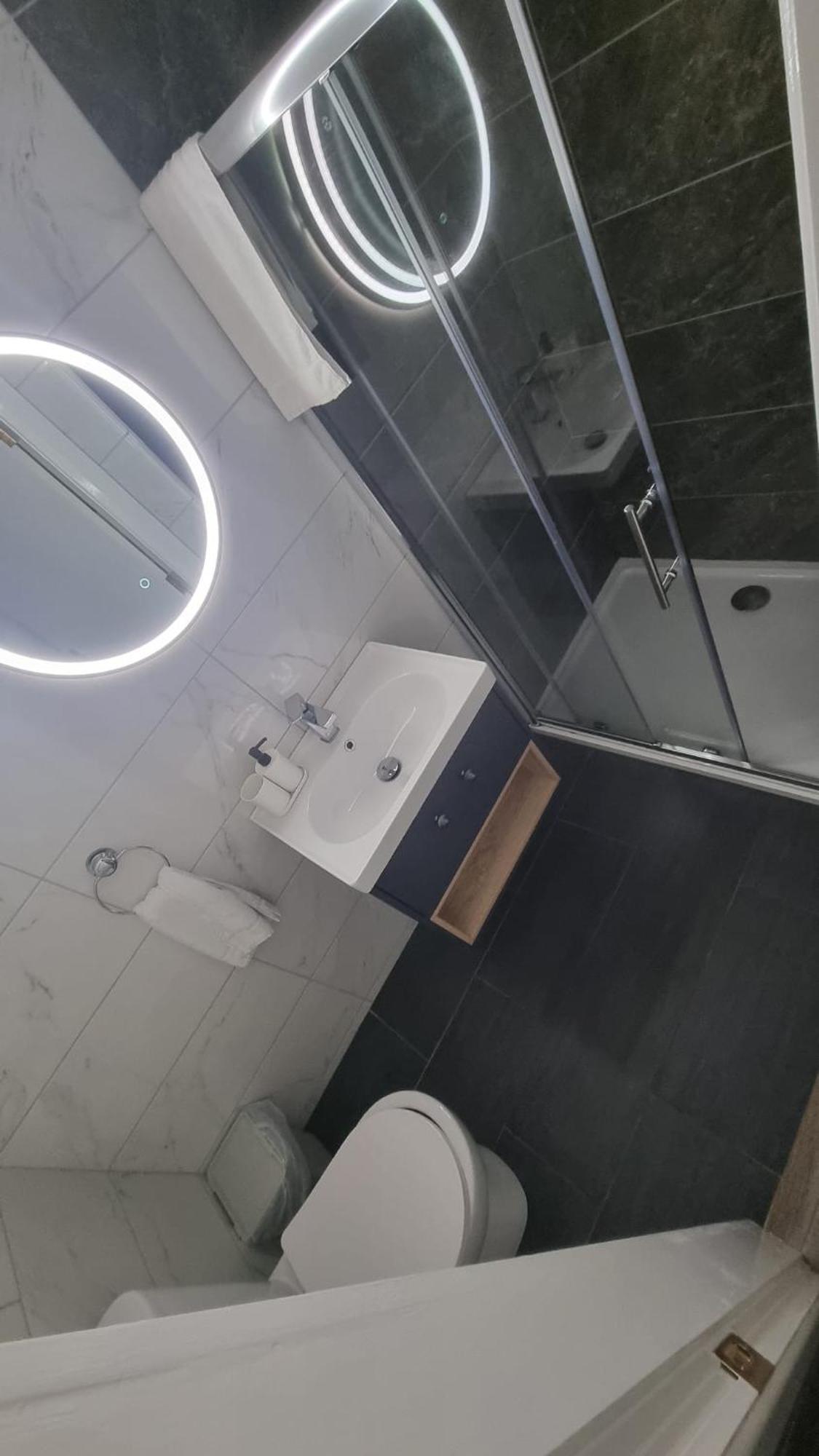 Eyre Square Lane Budget Rooms 戈尔韦 外观 照片