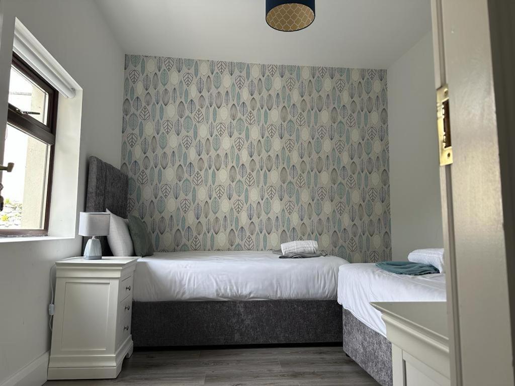 Eyre Square Lane Budget Rooms 戈尔韦 外观 照片